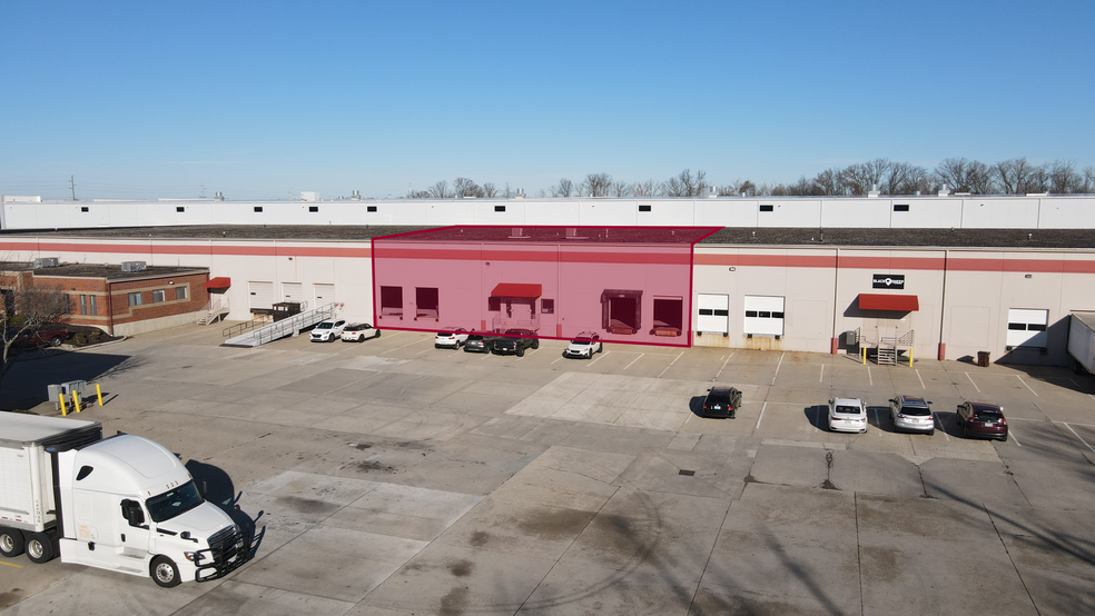 Primary Photo Of 10880-10898 Kenwood Rd, Blue Ash Warehouse For Lease