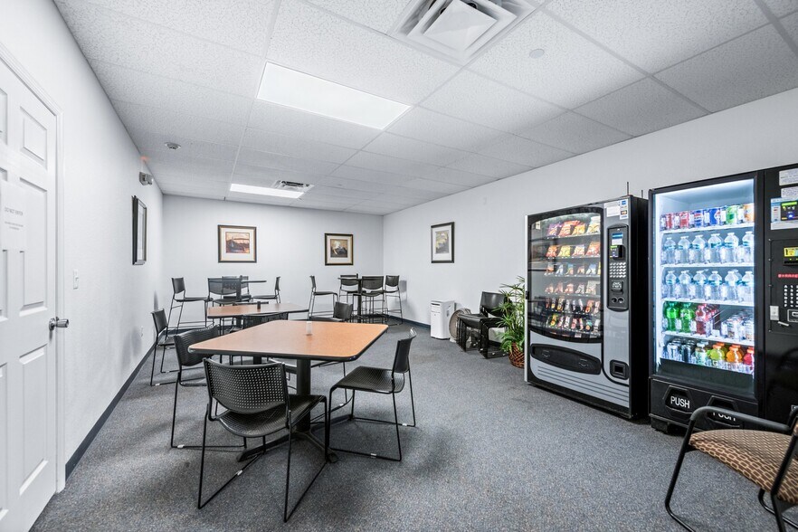 More Photos Of 6015 31st St E, Bradenton Office For Sale