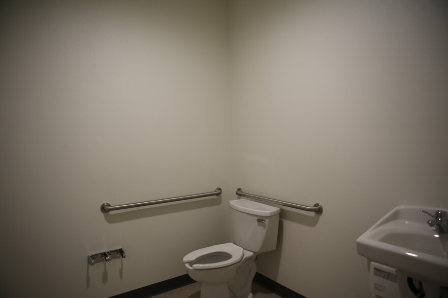 More Photos Of 1773 W San Bernardino Rd, West Covina Service For Lease