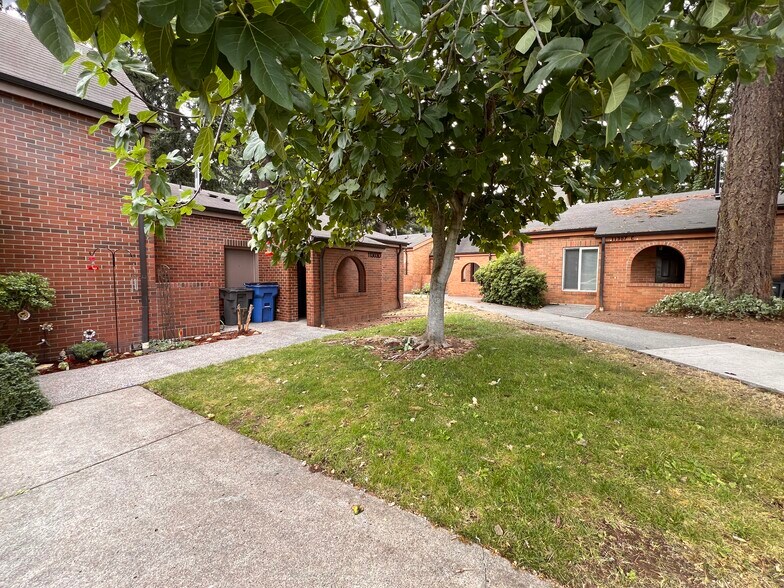 More Photos Of 11205-11307 NE 49th St, Vancouver Apartments For Sale