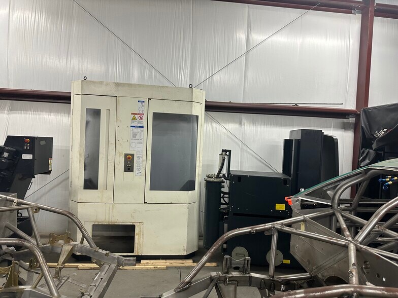 More Photos Of 1046 Gateway Dr, Mooresville Auto Repair For Lease