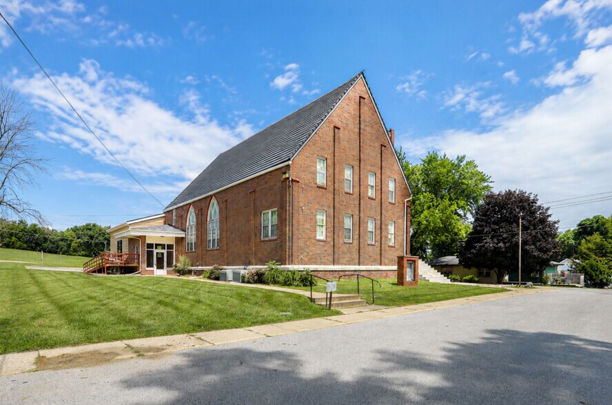 More Photos Of 302 S 2nd St, Polk City Lodge Meeting Hall For Sale