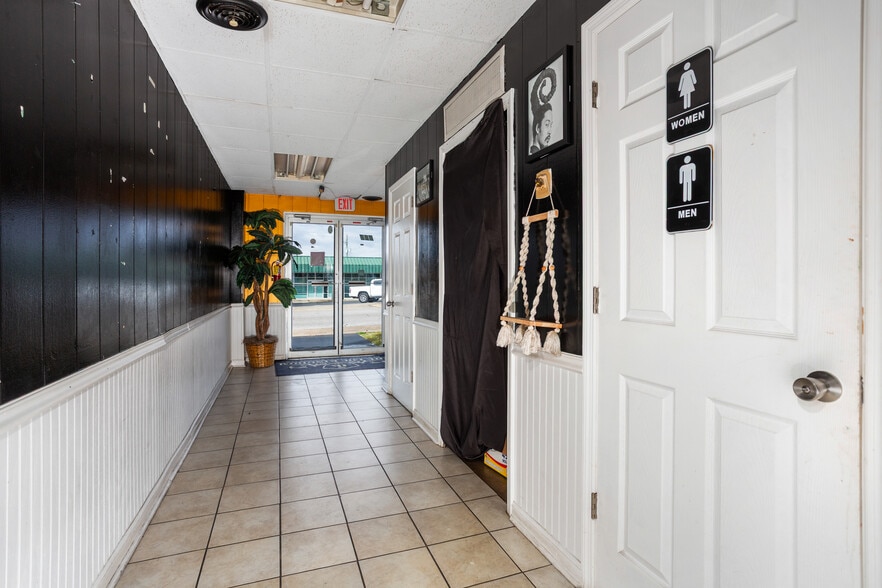 More Photos Of 707 Wilmer Ave, Anniston Office For Sale