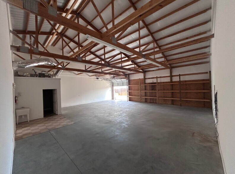 More Photos Of 1635-1639 Burnham St, West Columbia Office For Lease