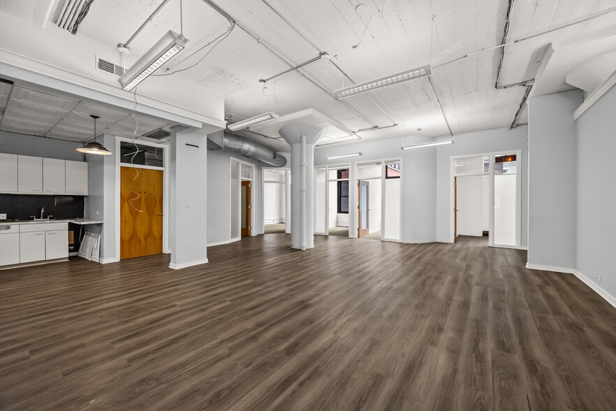 More Photos Of 222 W Ontario St, Chicago Loft Creative Space For Lease