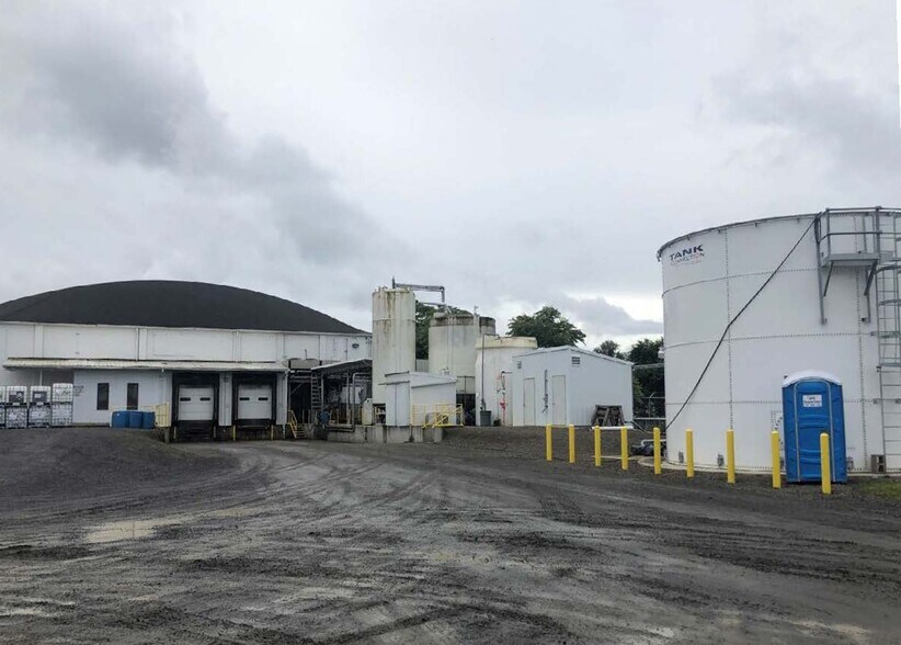 More Photos Of 811 N 1st St, Silverton Food Processing For Lease