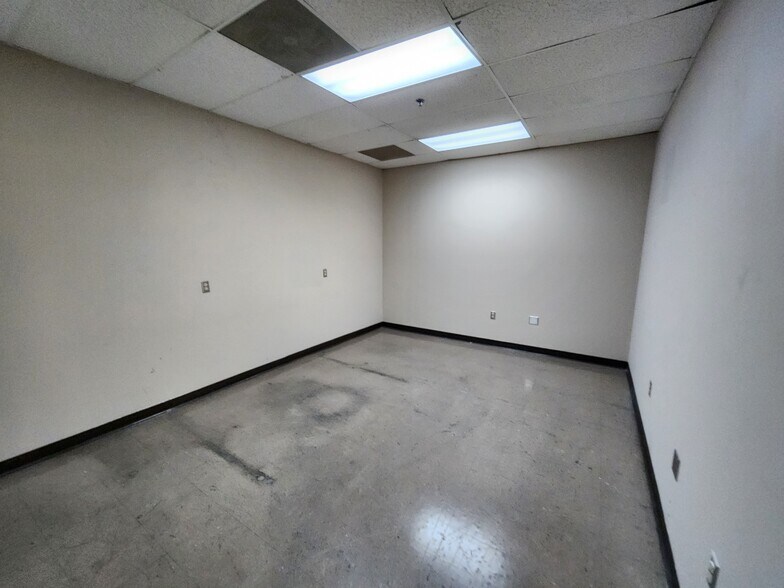 More Photos Of 5557 Nashville Rd, Bowling Green Manufacturing For Lease