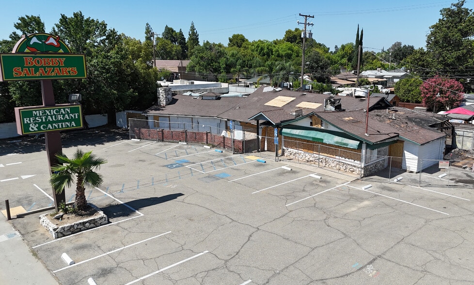 Primary Photo Of 2839 N Blackstone Ave, Fresno Restaurant For Sale