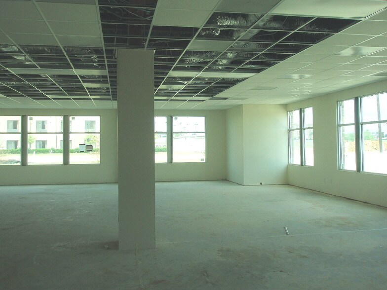 More Photos Of 1940 Enchanted Way, Grapevine Office For Sale