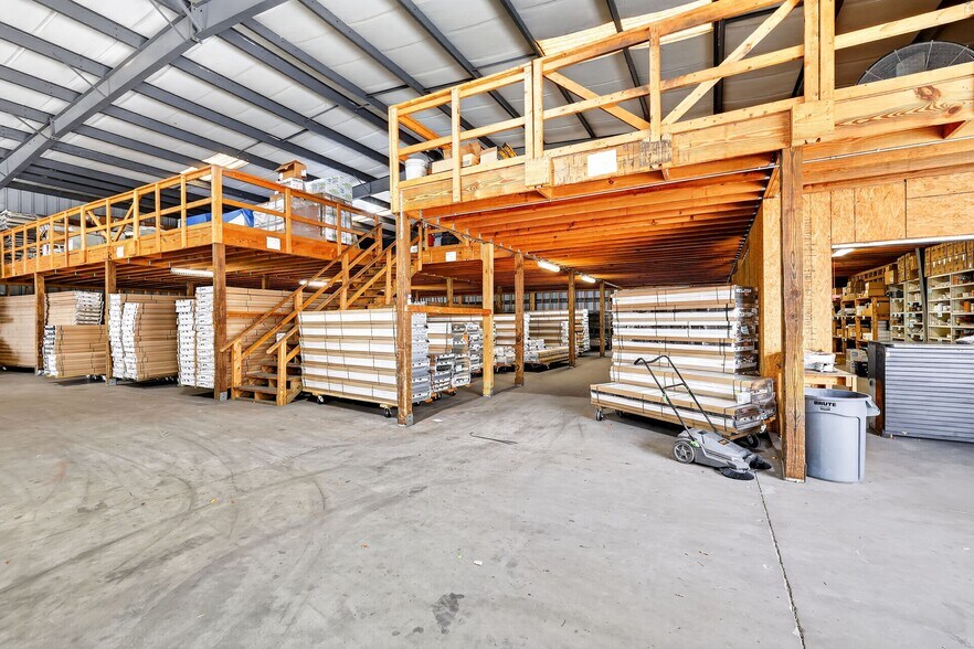 More Photos Of 722 Duck Lake Rd, Lady Lake Industrial For Sale