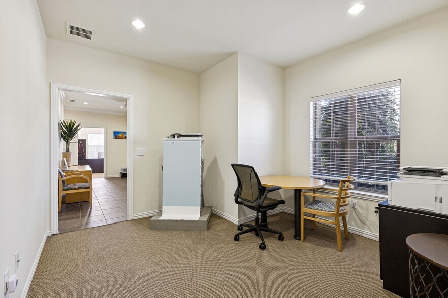 More Photos Of 6636 N Riverside Dr, Fort Worth Office For Lease