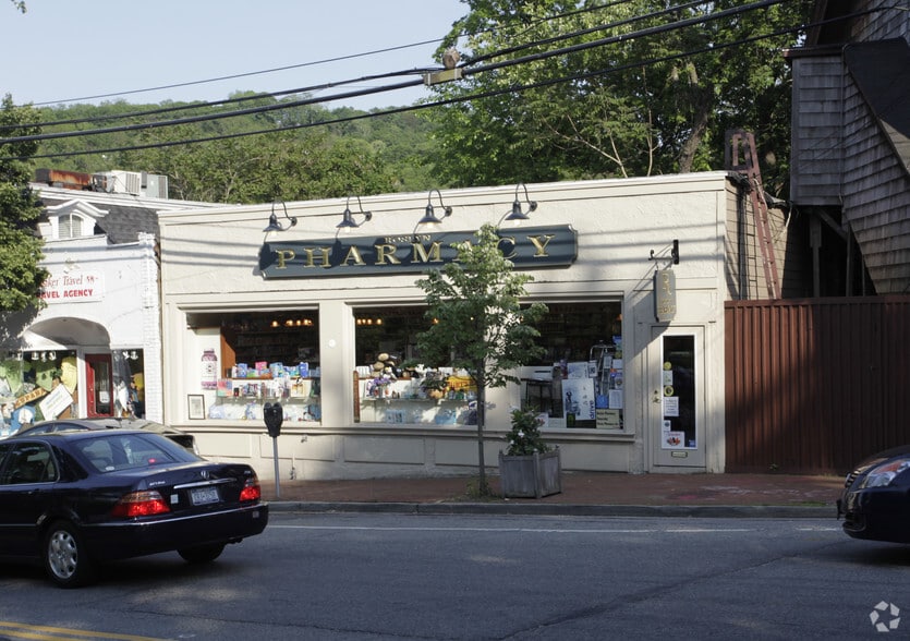 More Photos Of 1314 Old Northern Blvd, Roslyn Drugstore For Lease