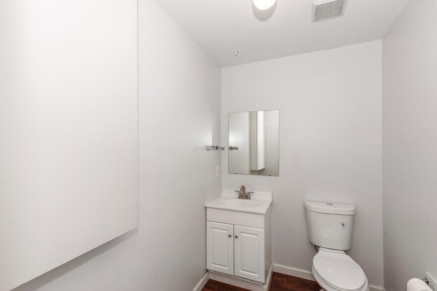 More Photos Of 266 S Magnolia Ave, El Cajon Office For Lease