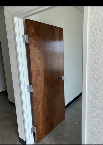 More Photos Of 2277 Ocotillo Dr, Pecos Warehouse For Sale