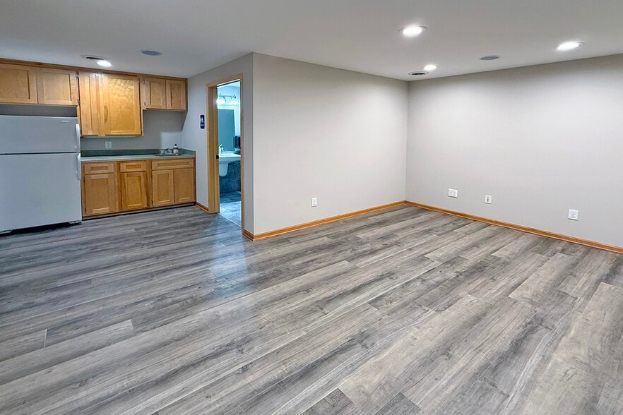 More Photos Of 5770 Blackshire Path, Inver Grove Heights Office For Sale