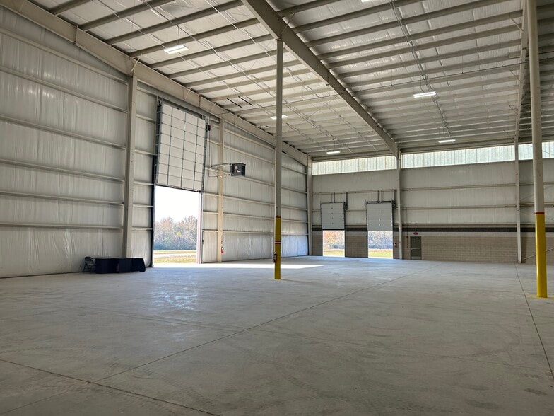 More Photos Of 105 Jarvis Brewer Dr, Rogersville Industrial For Lease