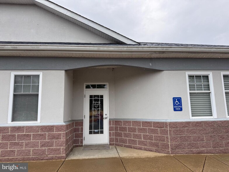 More Photos Of 225 Town Square Dr, Lusby Medical For Lease