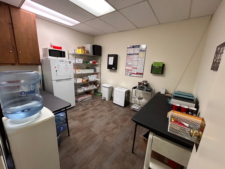 More Photos Of 6714 Patterson Ave, Richmond Office For Lease