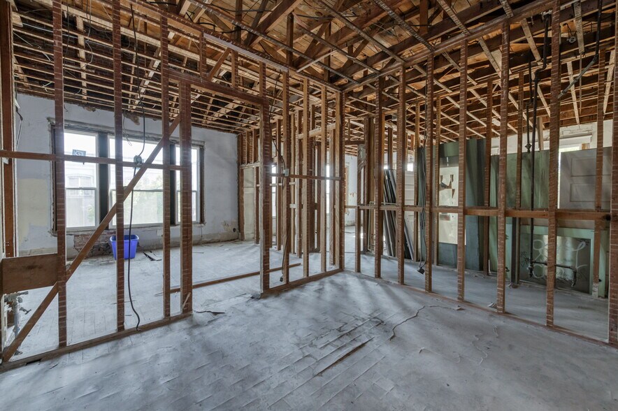 More Photos Of 101 N L St, Dinuba Storefront For Sale