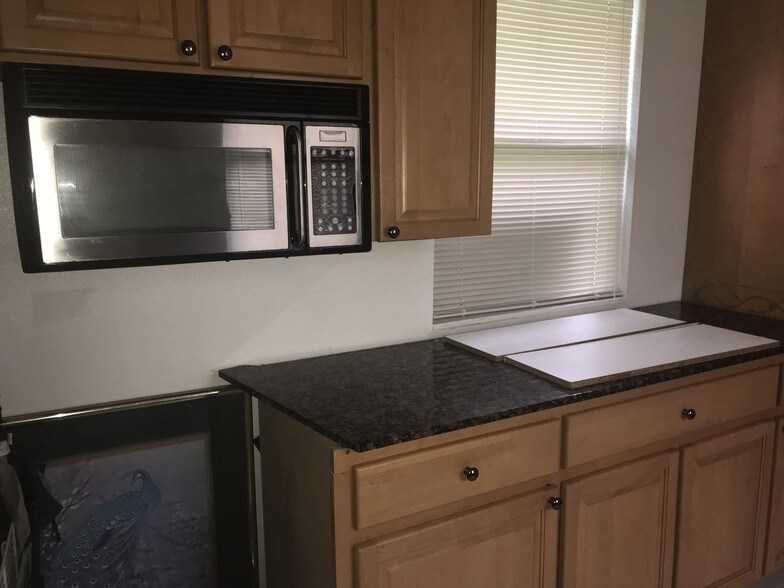 More Photos Of 410 Broad St, Brooksville Freestanding For Lease