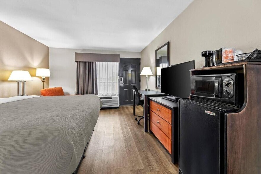 More Photos Of 1035 Highway 49 S, Richland Hotel For Sale