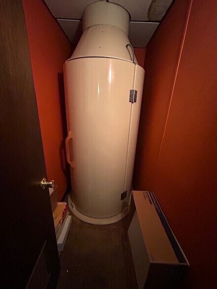 More Photos Of 640 5th Ave, Troy Specialty For Sale