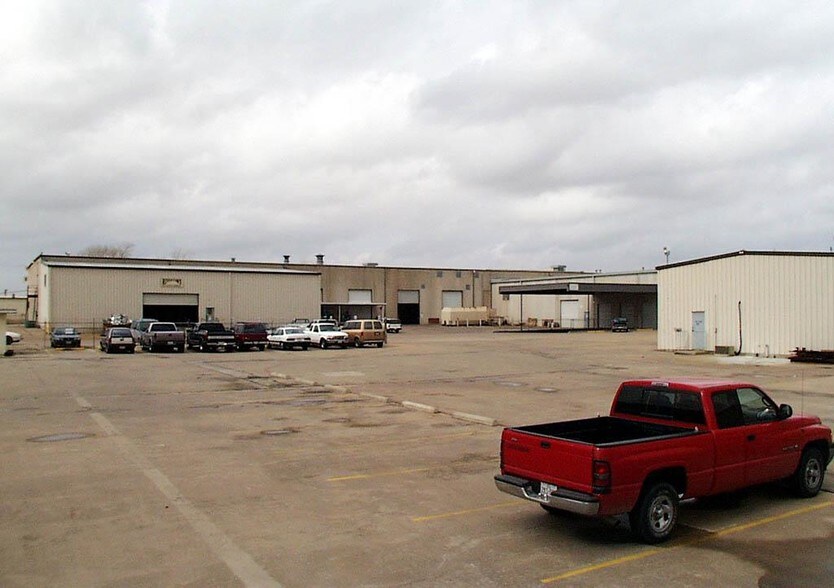 More Photos Of 1400 Everman Pky, Fort Worth Warehouse For Lease