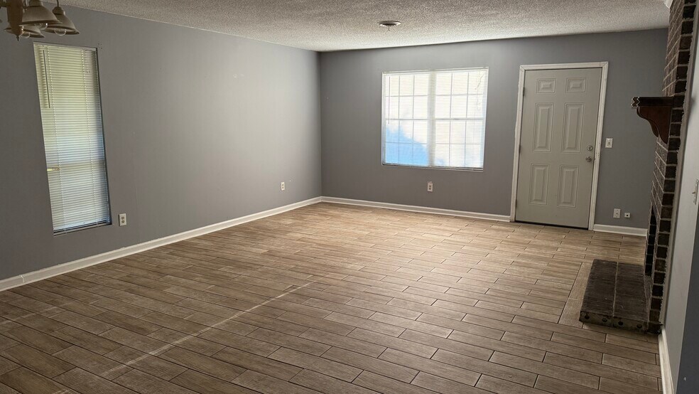 More Photos Of 111 Taylor Dr, Lexington Multifamily For Sale