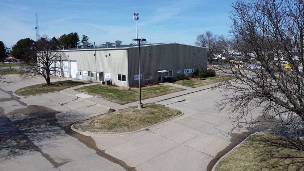 More Photos Of 3408 101st St, Urbandale Truck Terminal For Sale