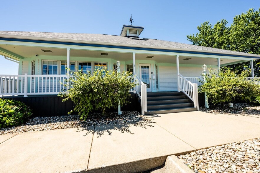 More Photos Of 2300 Pipestone Rd, Benton Harbor Office For Sale