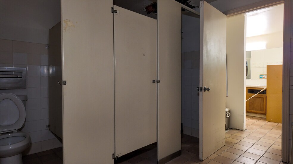 More Photos Of 11984 Santa Fe Ave, Lynwood Specialty For Sale