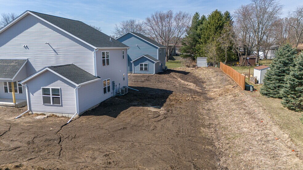 More Photos Of 68 E Ash Ln, Milton Multifamily For Sale