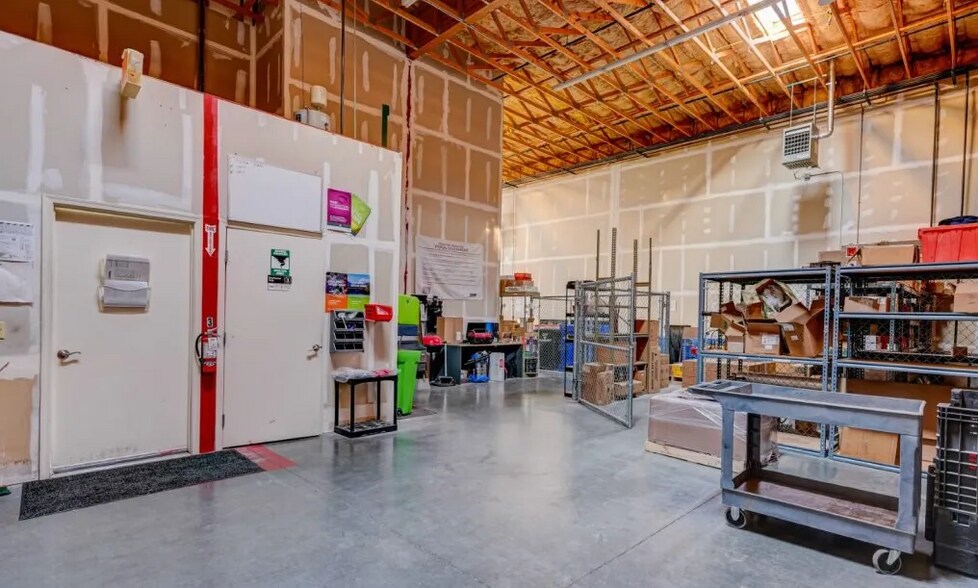 More Photos Of 6724 Corsair Ave, Prescott Warehouse For Lease