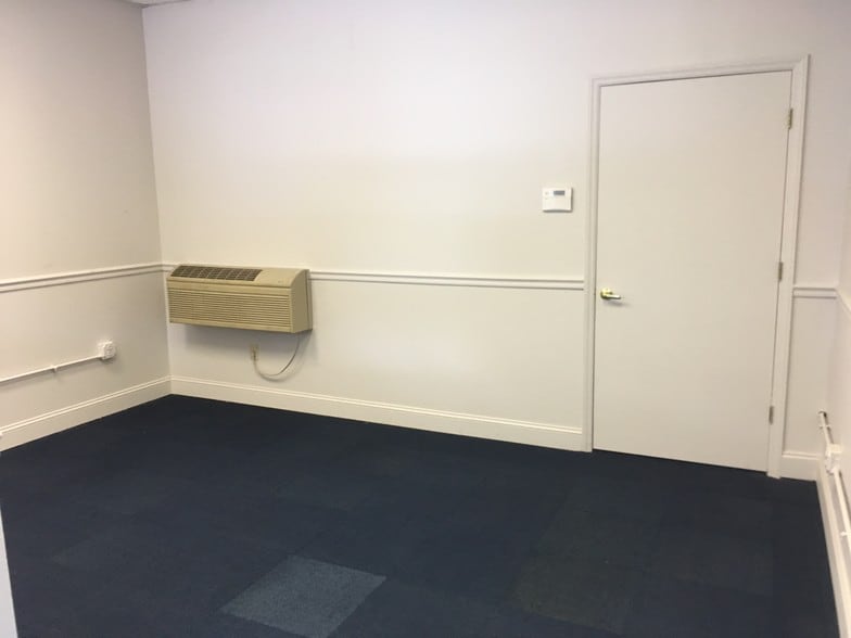 More Photos Of 714-730 Montana Dr, Charlotte Unknown For Lease