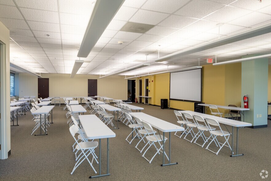 More Photos Of 655 Engineering Dr, Peachtree Corners Office For Lease