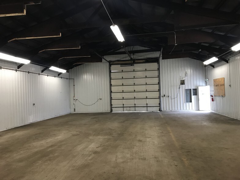 More Photos Of 2345 Summer St, Hammond Service For Lease