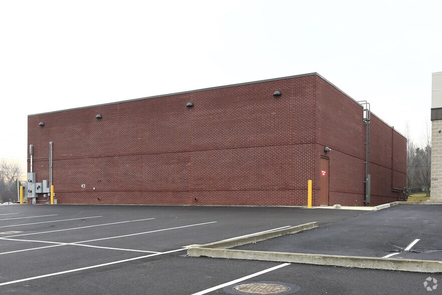 More Photos Of 6267 Wilson Mills Rd, Highland Heights Freestanding For Lease