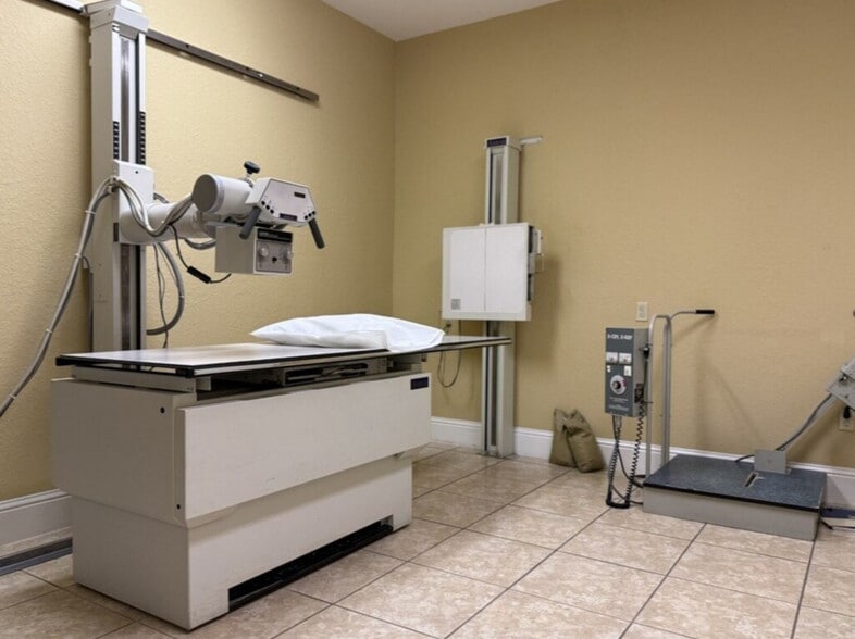 More Photos Of 910 Old Camp Road, #110, #112, and #114, The Villages Medical For Lease