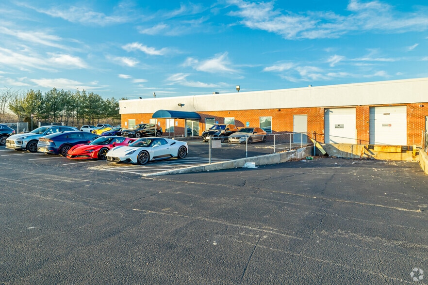 More Photos Of 45 S Service Rd, Plainview Light Manufacturing For Lease