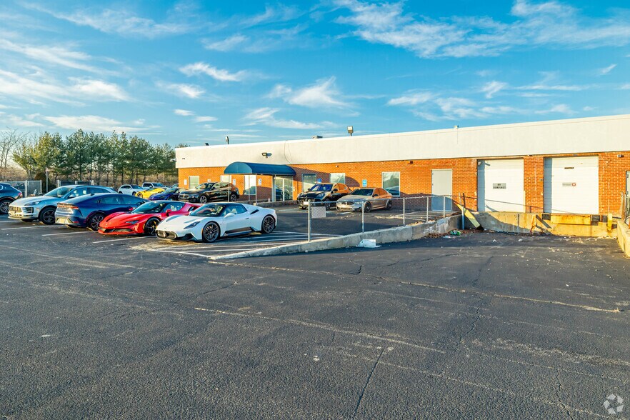 More Photos Of 45 S Service Rd, Plainview Light Manufacturing For Lease