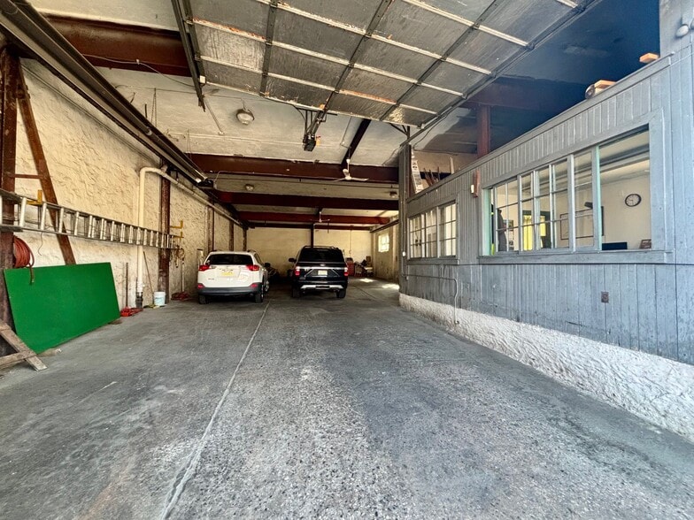 More Photos Of 4047-4049 Cresson St, Philadelphia Light Manufacturing For Sale