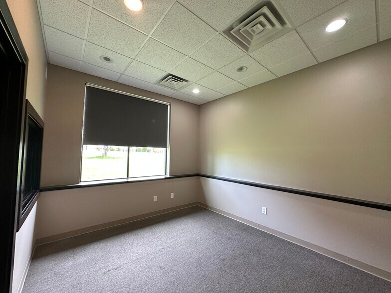 More Photos Of 673 Westbury Dr, Iowa City Storefront Retail Office For Sale