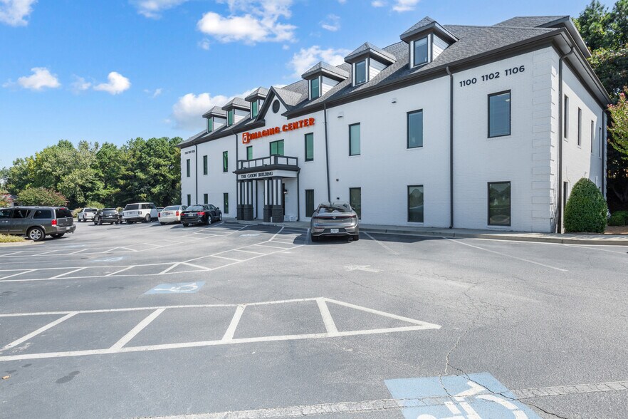 More Photos Of 1100-1108 Hospital Dr, Stockbridge Medical For Lease