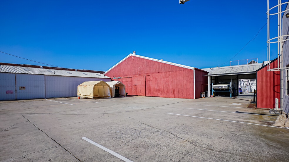 More Photos Of 600 Lairport St, El Segundo Warehouse For Lease
