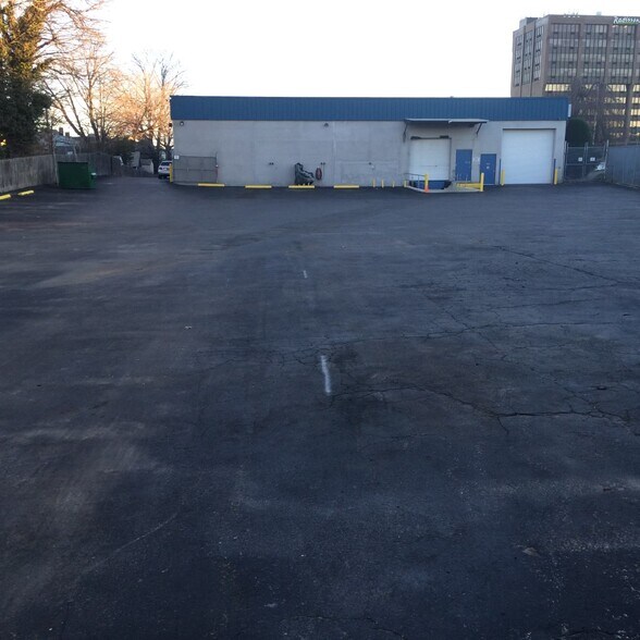 More Photos Of 65 River St, New Rochelle Showroom For Lease