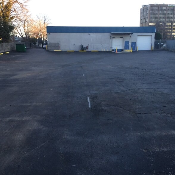 More Photos Of 65 River St, New Rochelle Showroom For Lease