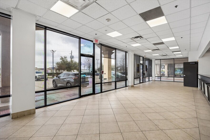 More Photos Of 4450 E Sam Houston Pky S, Pasadena General Retail For Lease