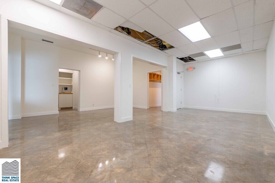 More Photos Of 913-915 N Highland Ave, Los Angeles Loft Creative Space For Lease