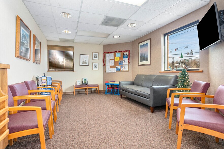 More Photos Of 8097 Harborview Rd, Blaine Office For Lease