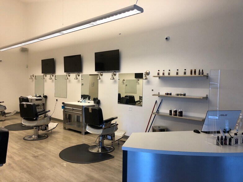 More Photos Of 1440 Blue Lakes Blvd N, Twin Falls Storefront Retail Office For Lease